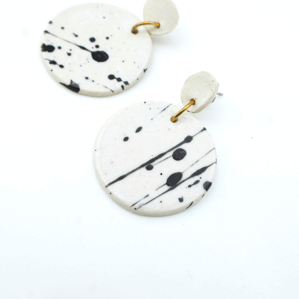 Orecchini moderni fatti a mano