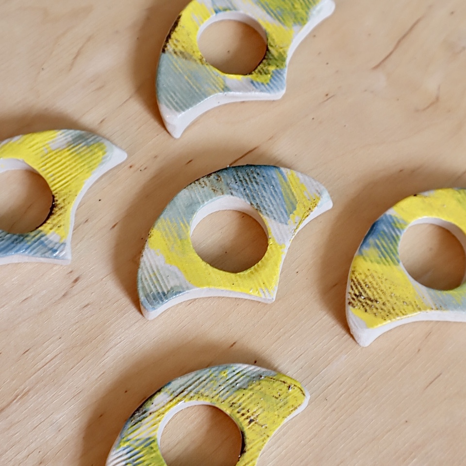 Apri libro con una mano